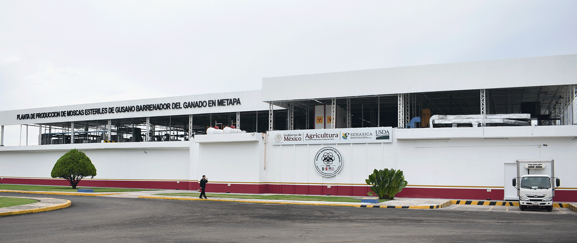 Autoridades y pobladores acuerdan reanudar operaciones en planta de moscas estériles de Metapa tras protesta por malos olores